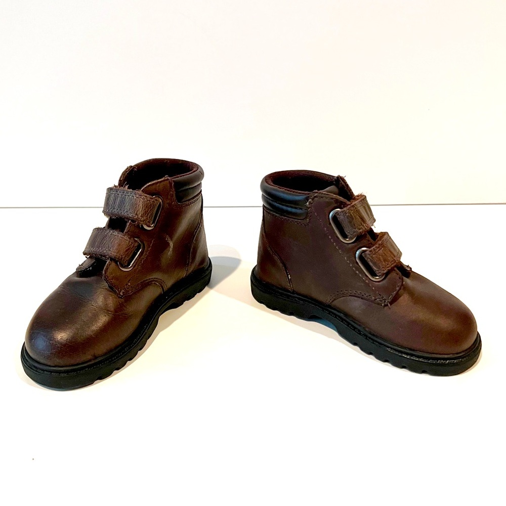 Stride Rite Stephen H&L Size 8 1/2 Wide